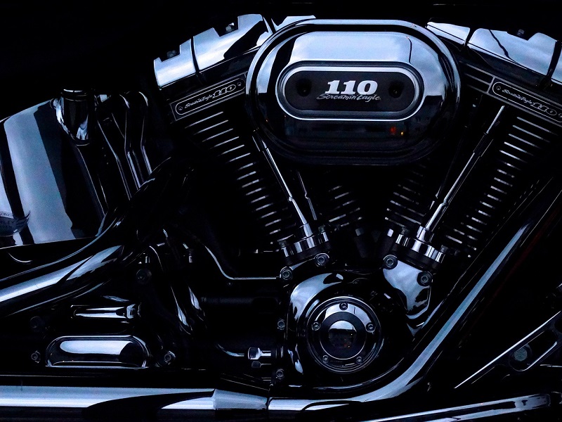 Two-Stroke and Four-Stroke Motorcycle Engines